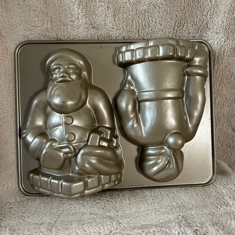 Nordic Ware 10 Cup‎ Santa Claus Cast Aluminum Cake Pan Platinum Collection